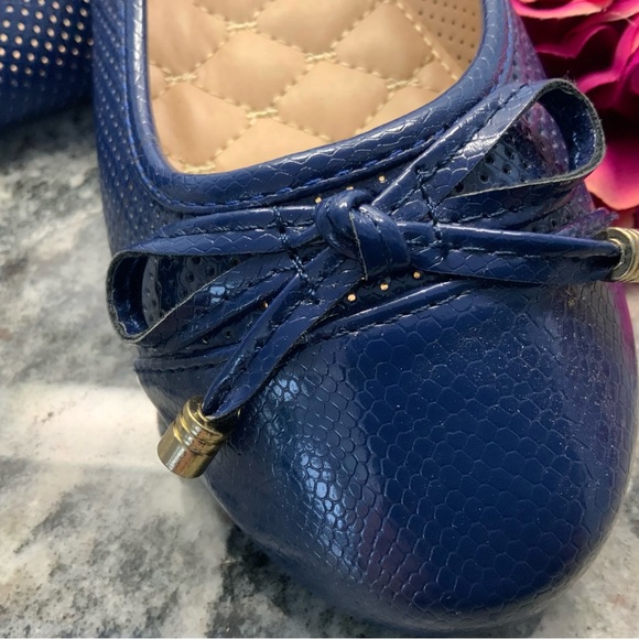 Shoes - BRAND NEW 💕Woman’s royal blue flats with bow on front. BRAND NEW, NEVER WORN.💕